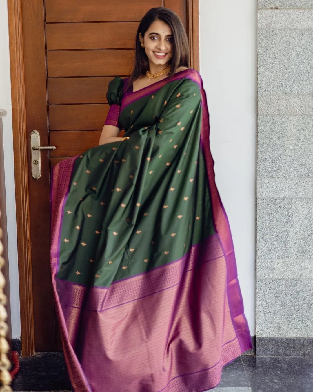 Incredible Green Soft Silk Saree With Energetic Blouse Piece