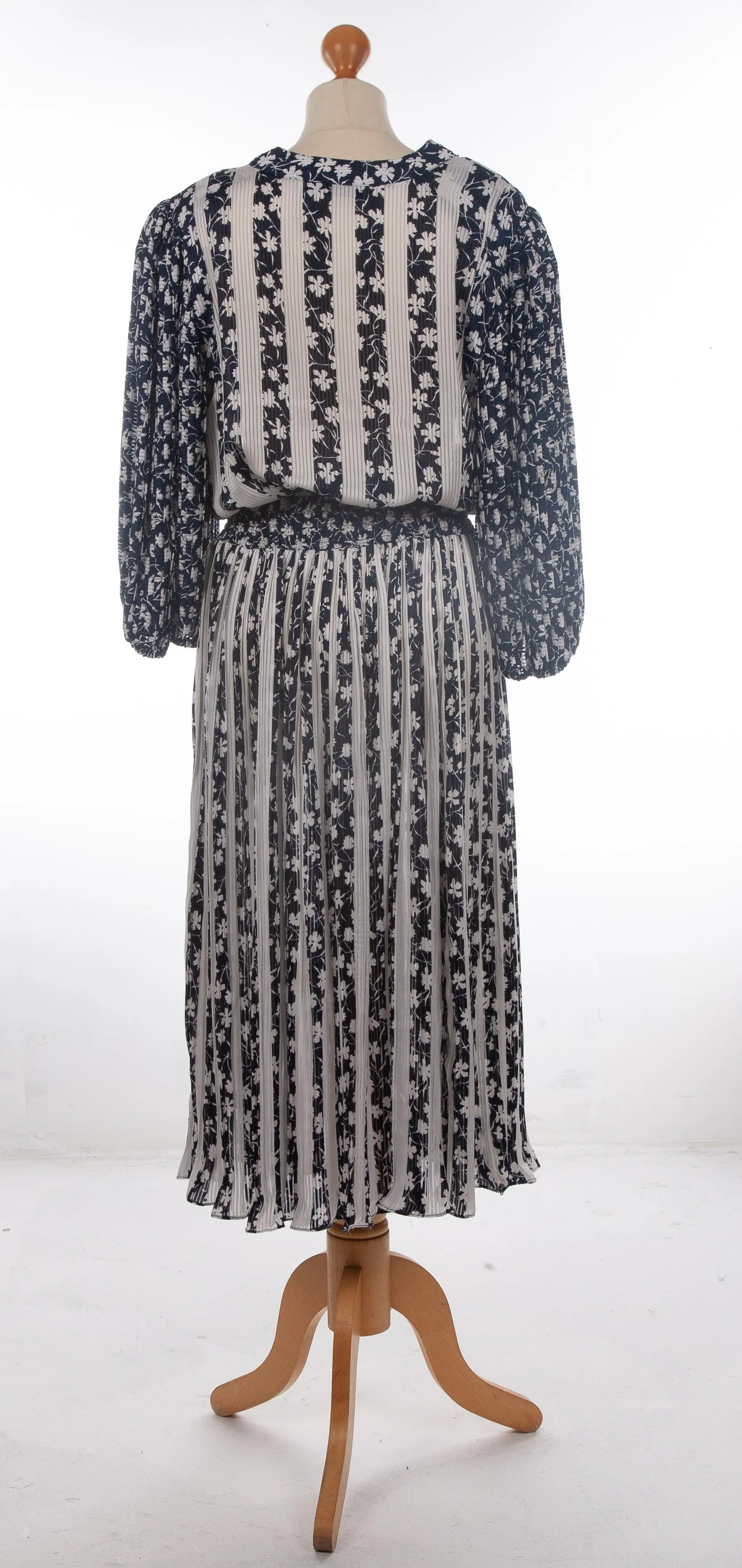 Janan Studio Maxi Dress with Pleats and Puff Sleeves Nay Blue and White Floral UK 12/14