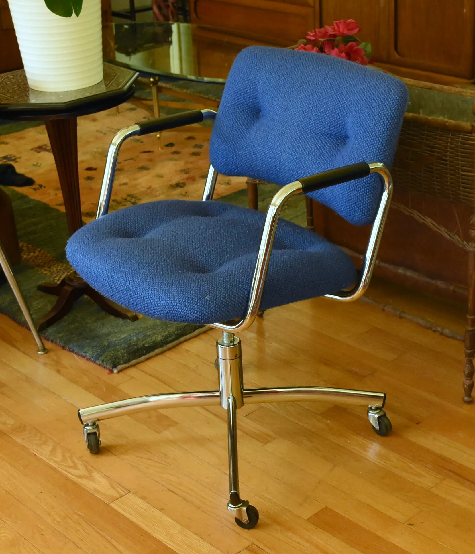 Steelcase - Vintage 1970s Upholstered Wheeled Office Arm Chair